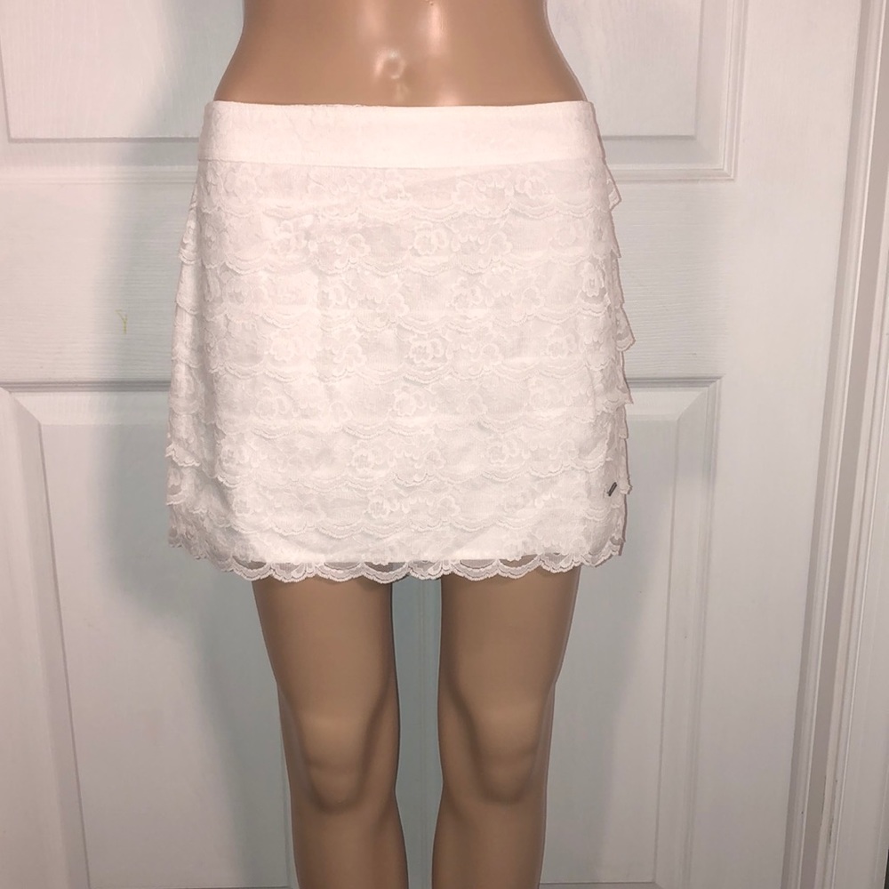 Abercrombie & Fitch White Lace Skirt. S